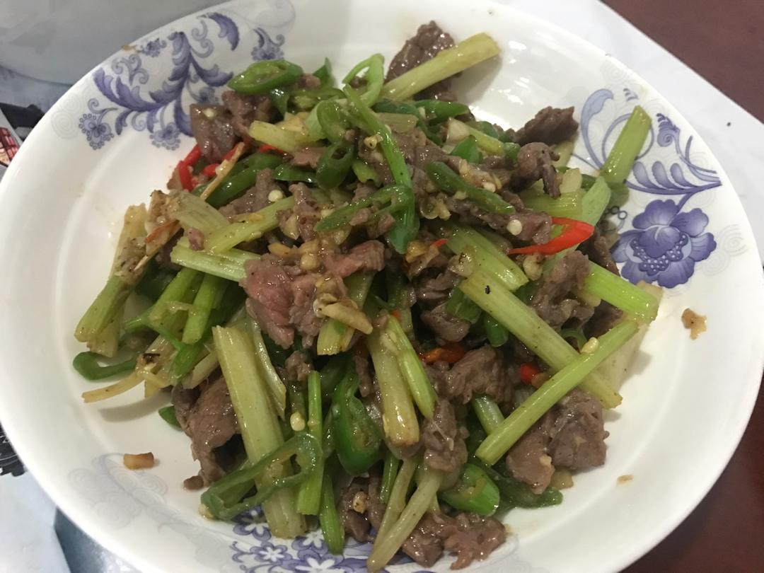 芹菜炒牛肉