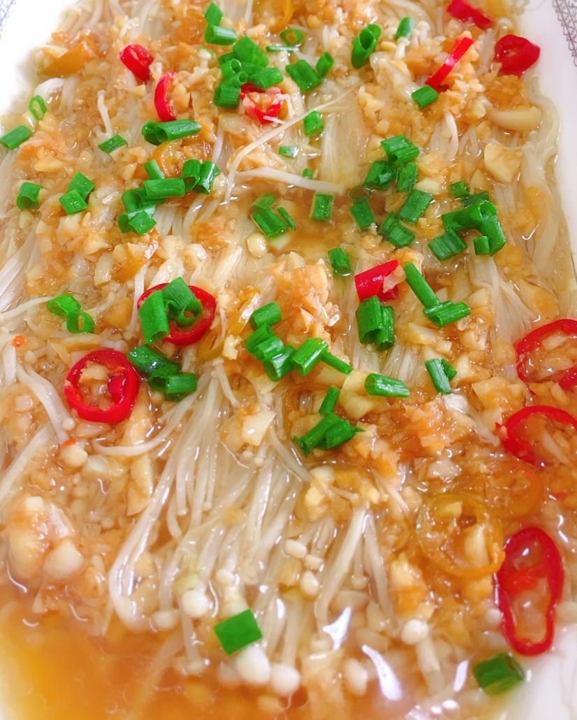 捣腾食物做的蒜蓉蒸金针菇