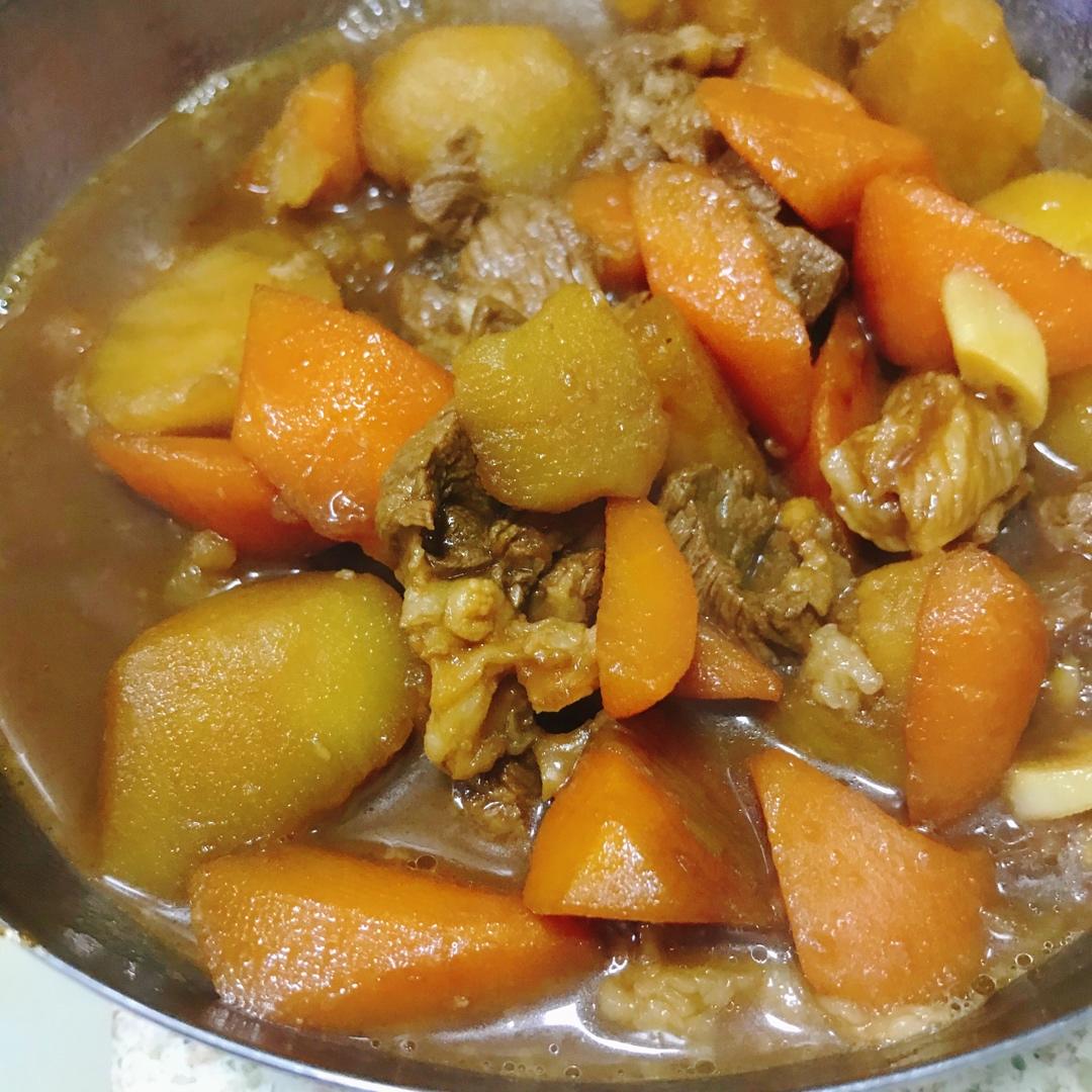 红焖羊肉炖胡萝卜