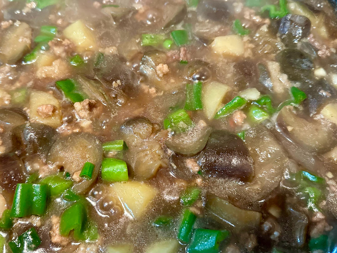 土豆茄子肉末盖浇饭