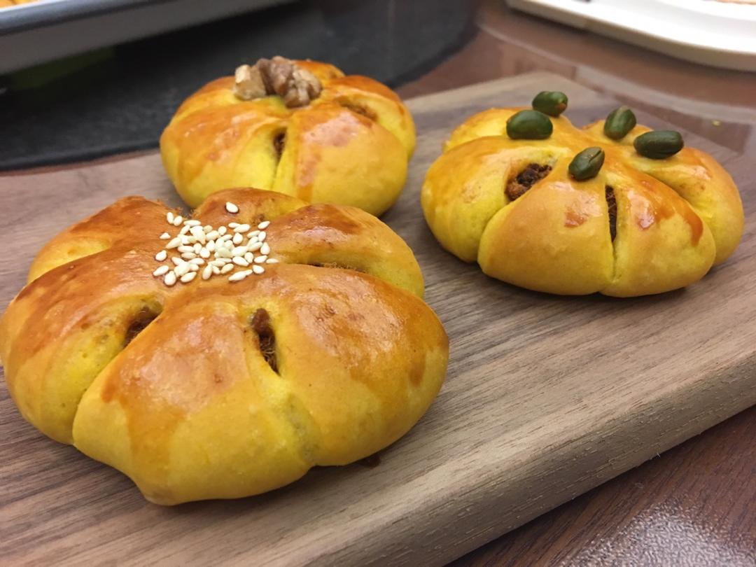 金灿灿的南瓜小餐包