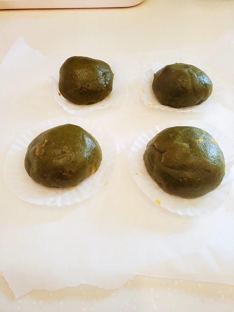 咸蛋黄肉松味の抹茶青团