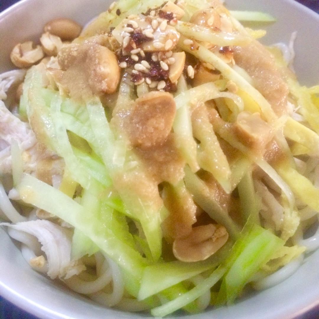 【鸡丝凉面】