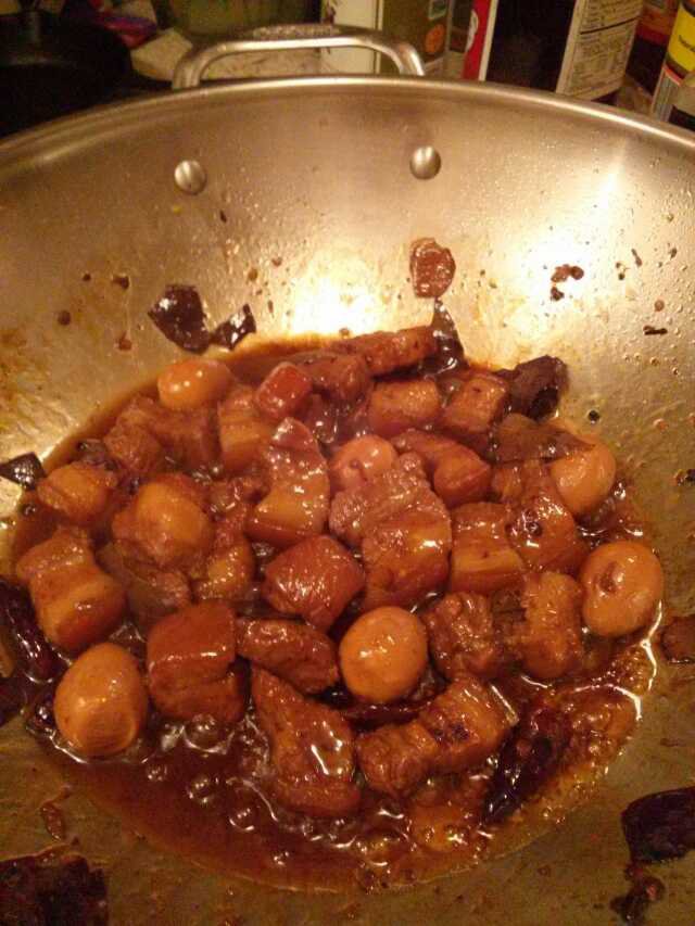 吃着碗里望着锅里的红烧肉