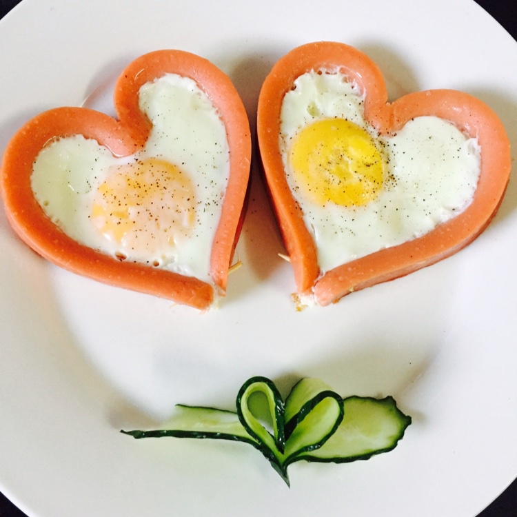 早餐 心形香肠荷包蛋 暖暖0321做的心形香肠荷包蛋