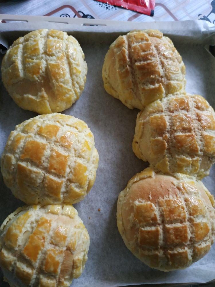 好吃到炸裂的港式菠萝包（附带制作酥皮的小视频）