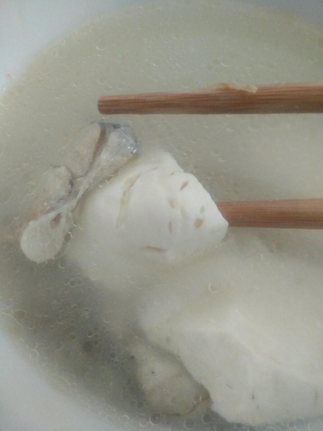 滋补牛肝菌鱼头汤