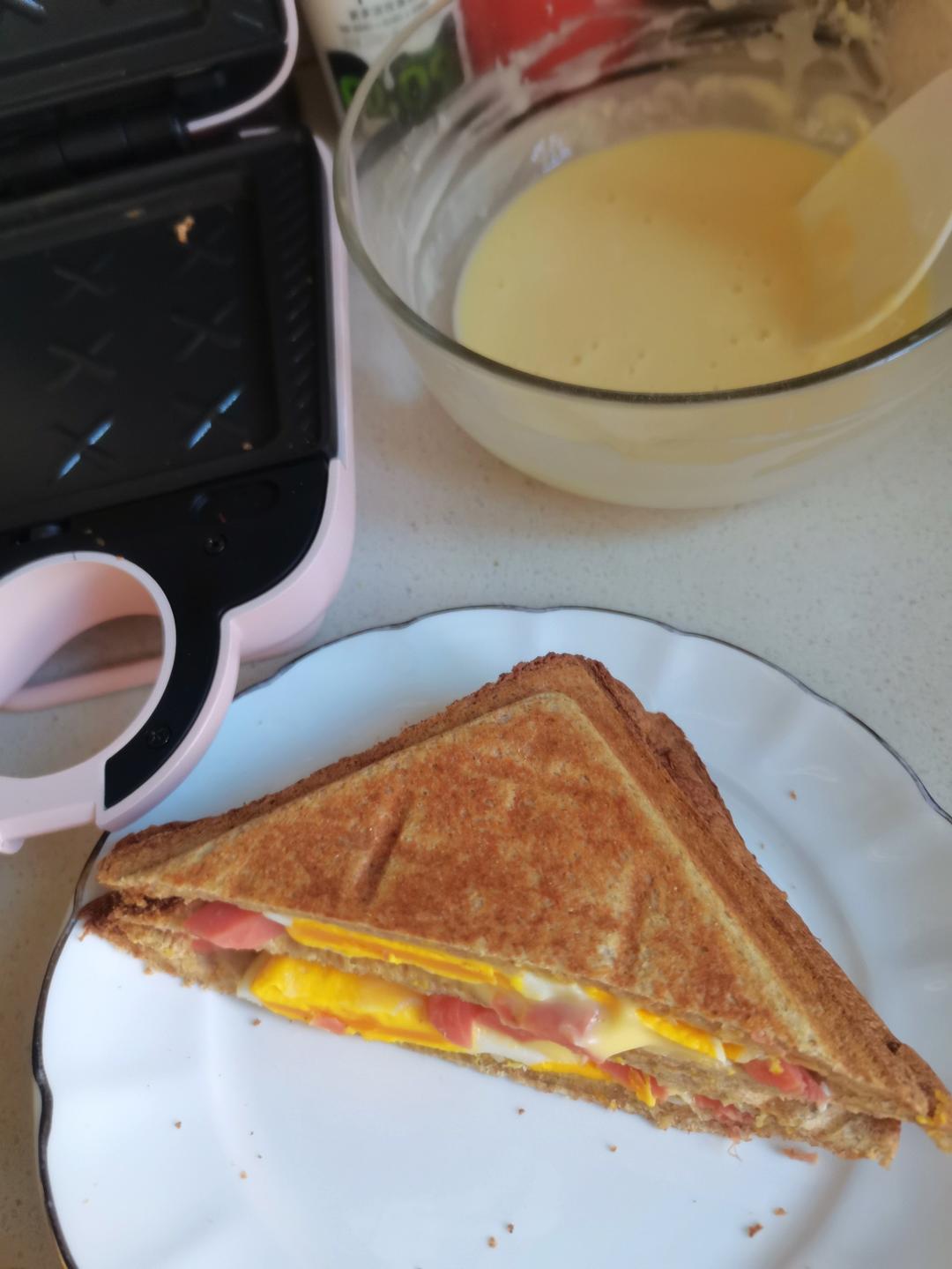 我有一台三明治机