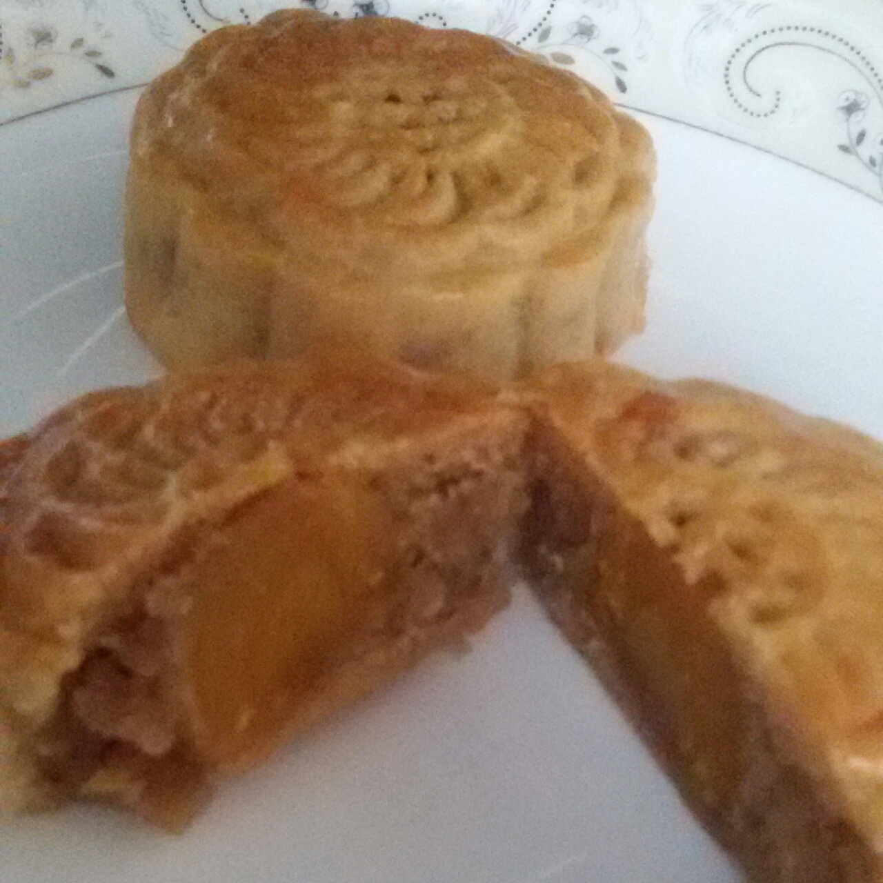 广式月饼－－蛋黄豆沙月饼