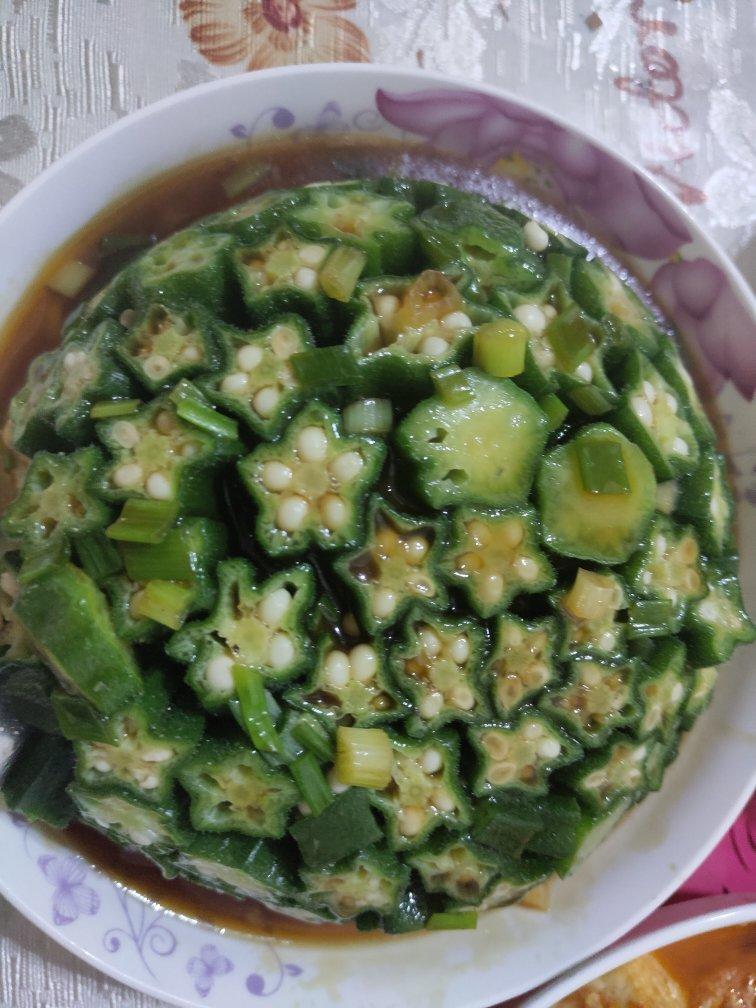 这绝对是秋葵颜值最高的做法，好看又好吃，端上桌最先光盘