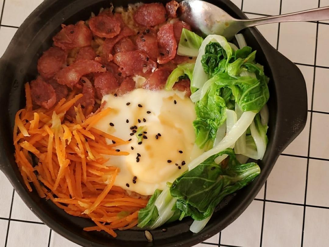 广式腊味煲仔饭