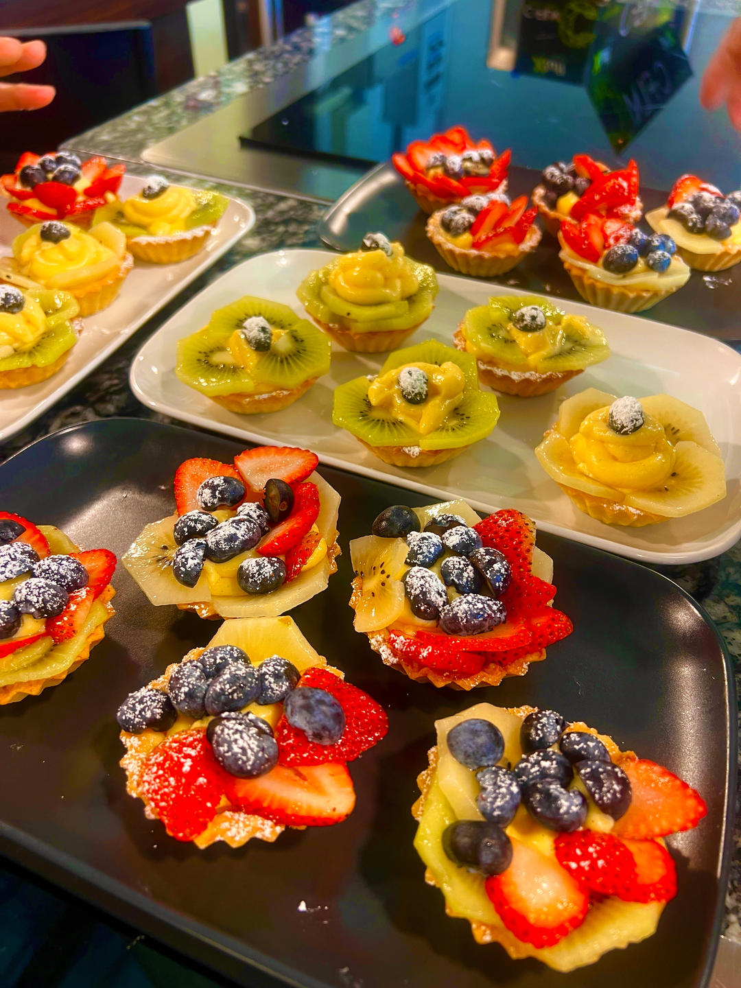 法式水果挞（详细法式卡仕达酱料和香脆饼皮做法）
Fresh Fruit Tart with Crème Pâtissière