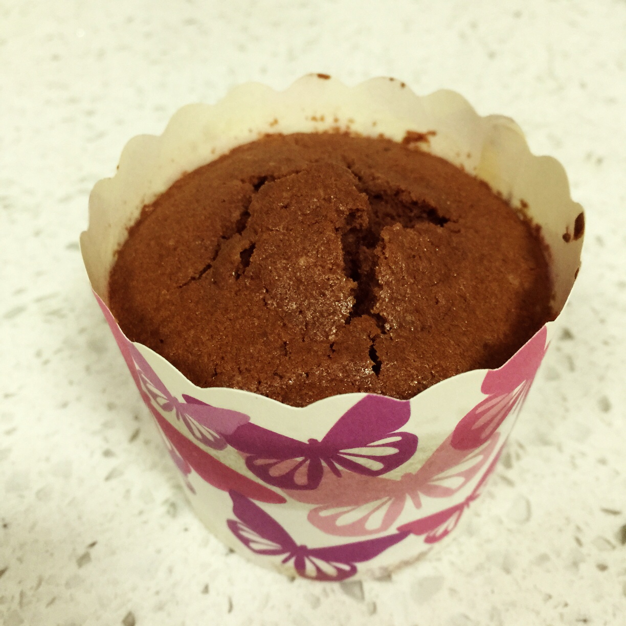 超润巧克力纸杯蛋糕（非常适合裱花、盖糖皮的cupcake方子）