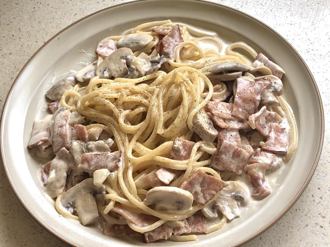 西餐大厨分享的奶油蘑菇培根意面秘方！