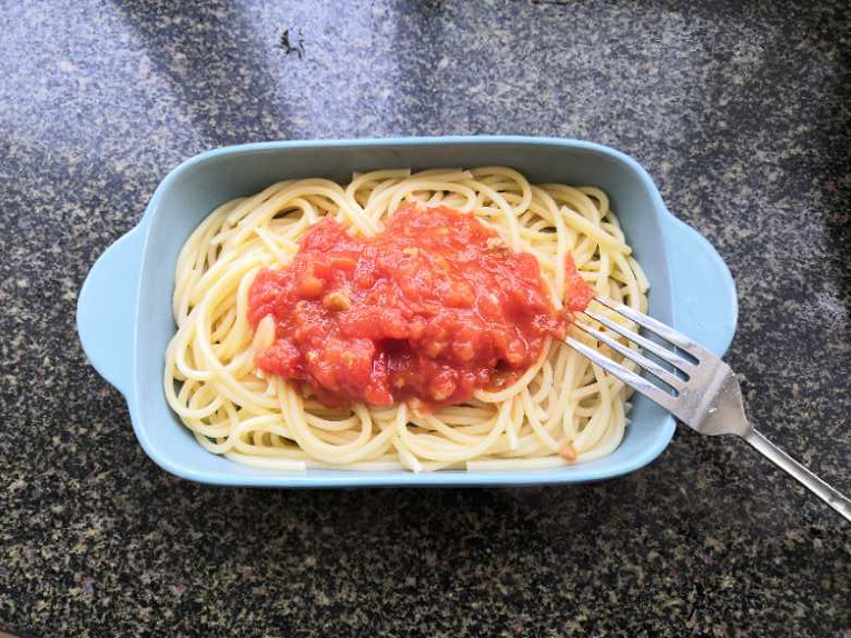 西红柿肉酱面的做法