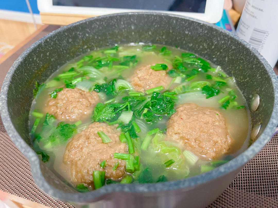 狮子头青菜汤