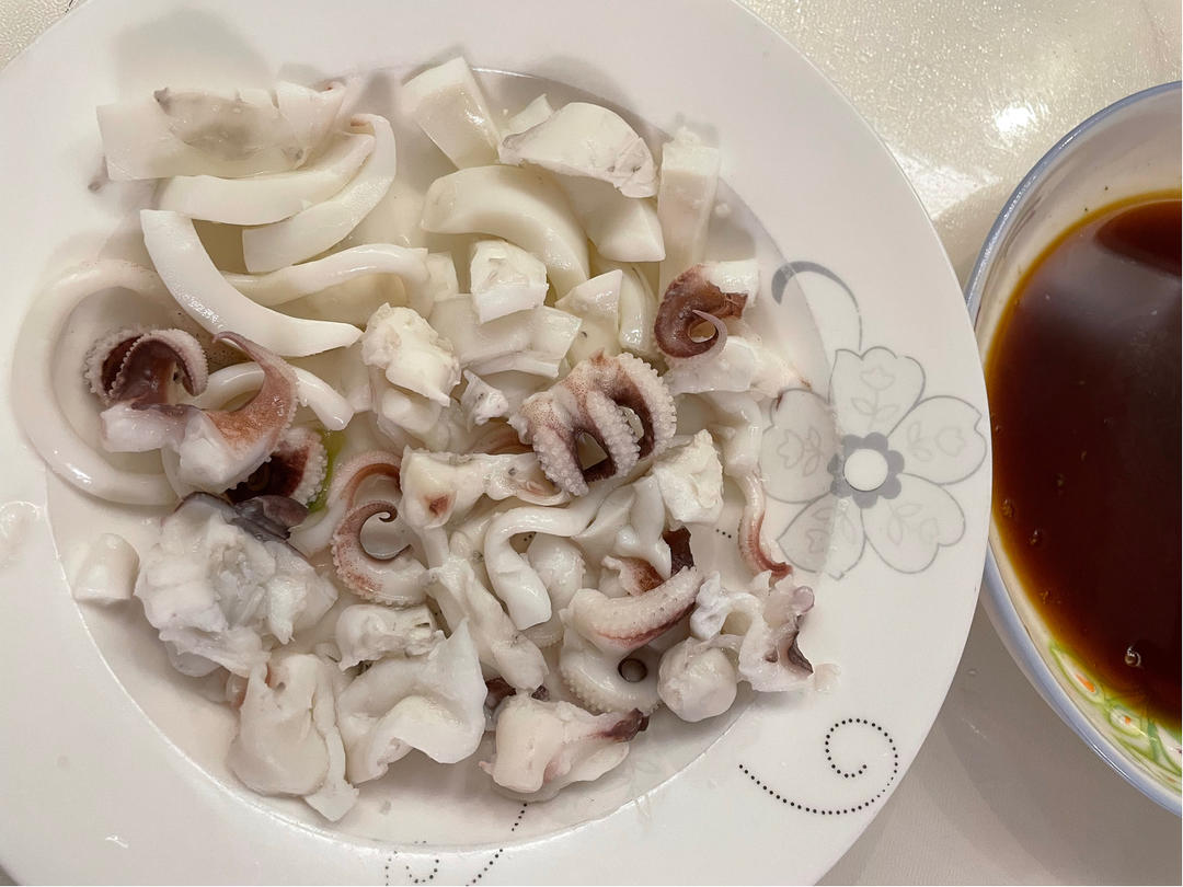 白灼墨鱼
