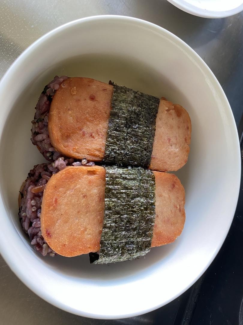 超厚超满足的午餐肉饭团