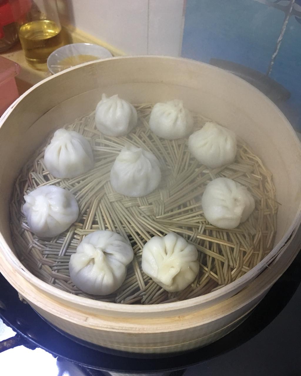 小笼包：一口爆汁！