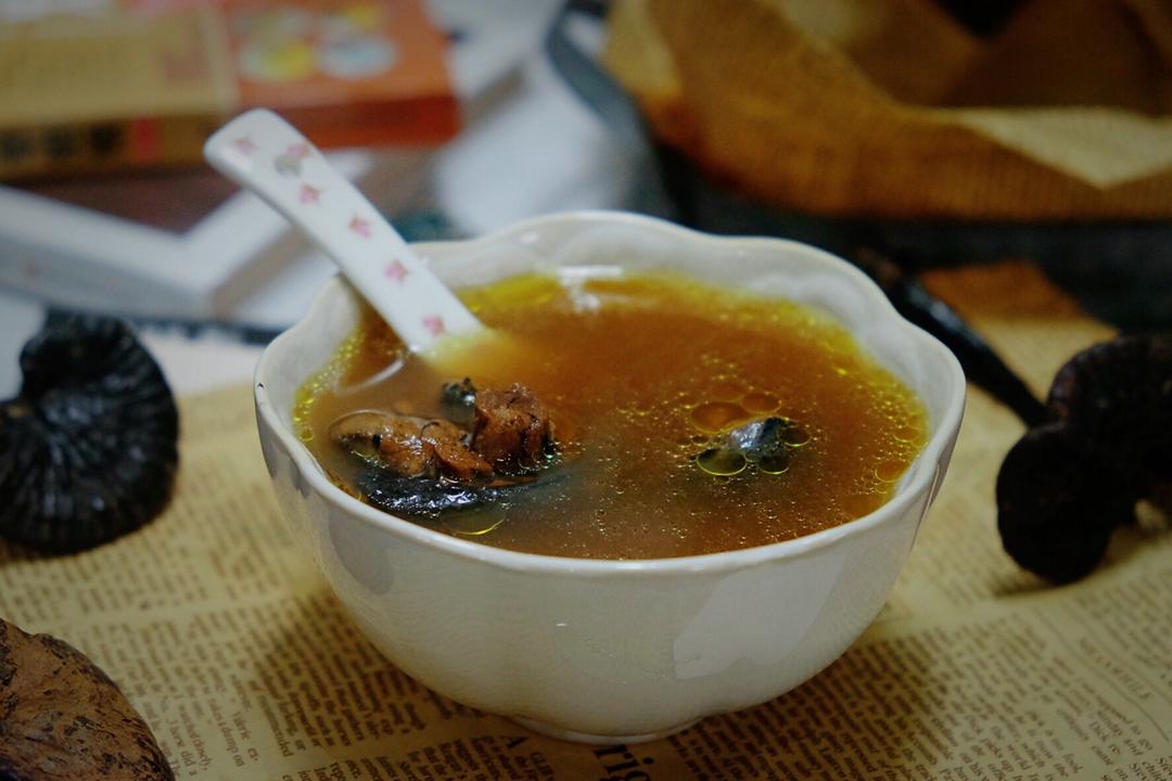 灵芝鸡骨草乌鸡汤