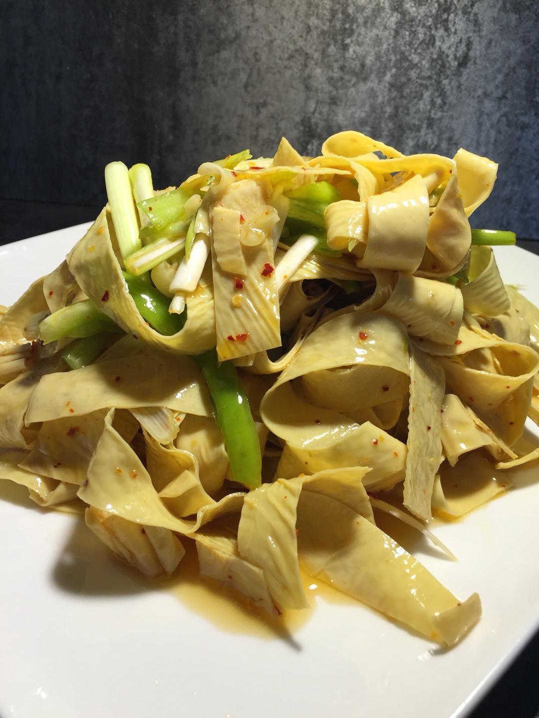 凉拌油皮的做法