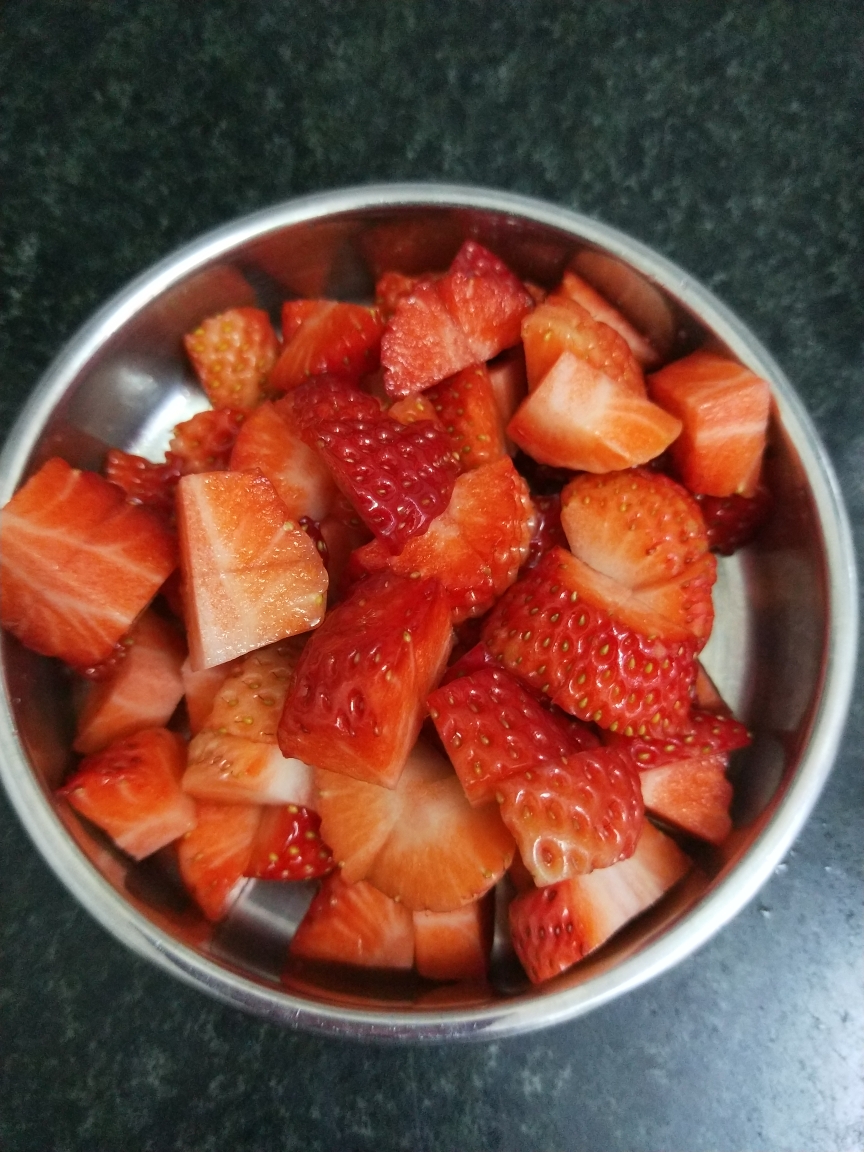 草莓奶油卷的做法 步骤10