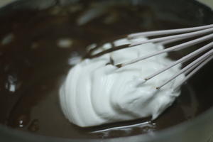 蜂蜜焦糖白巧克力卷的做法 步骤10