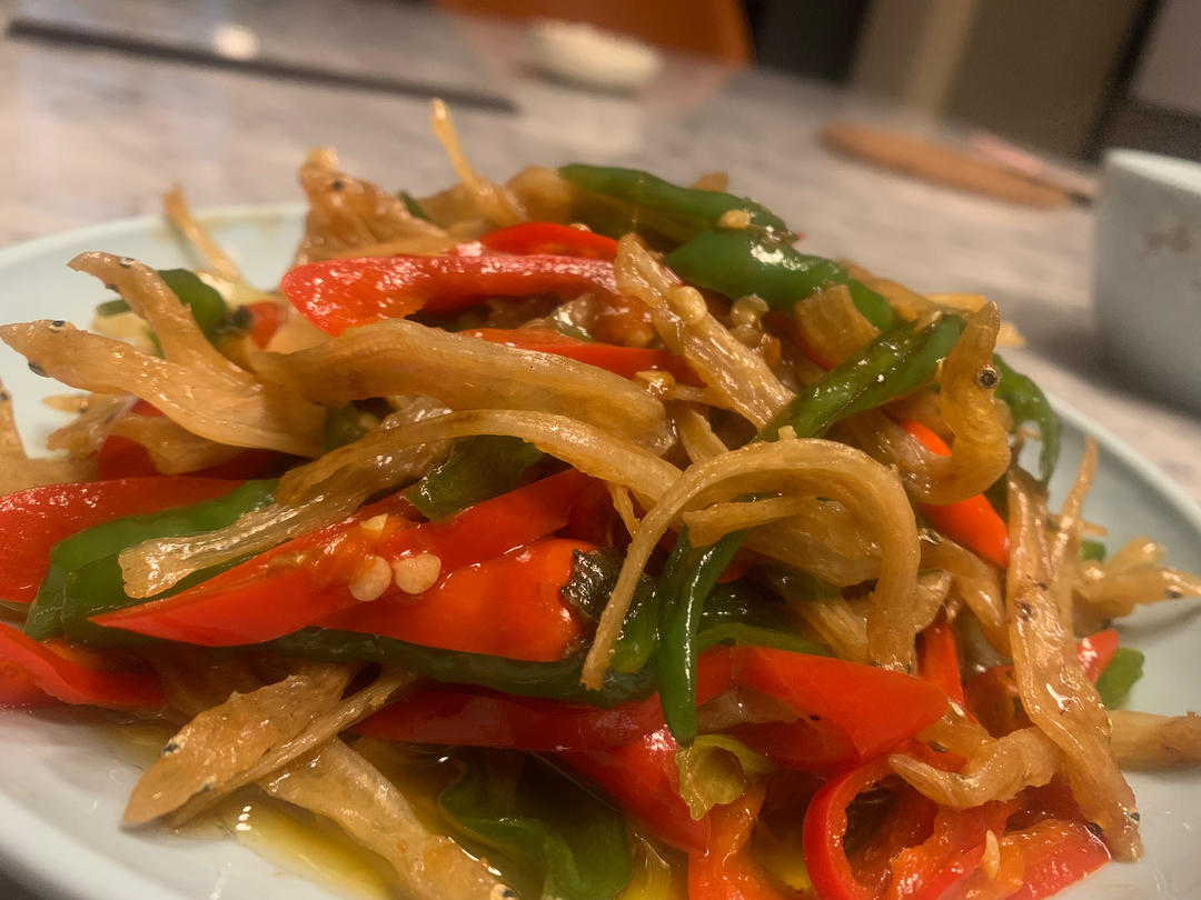 超级下饭的青椒炒小鱼干