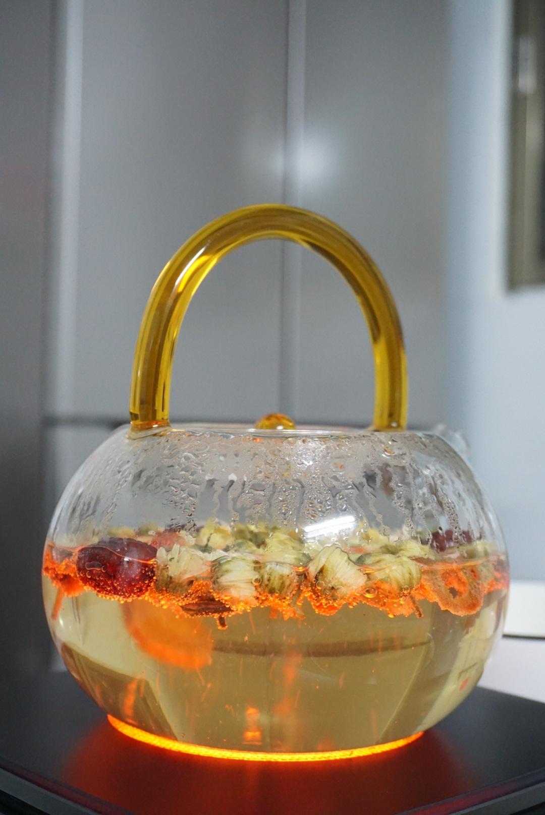 冬日暖饮：草莓红茶🍓