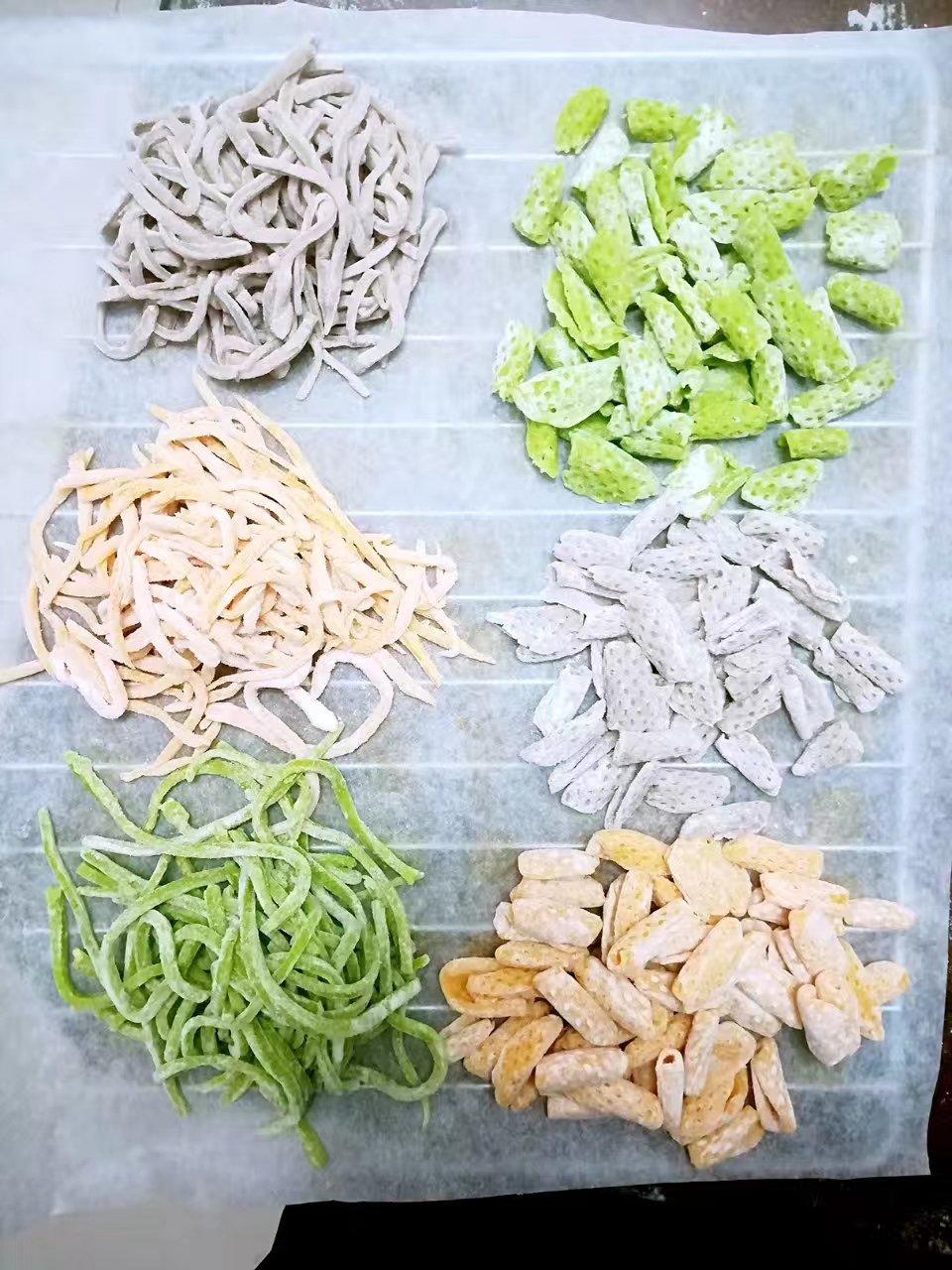 自制手工花样面条（宝宝爱吃）