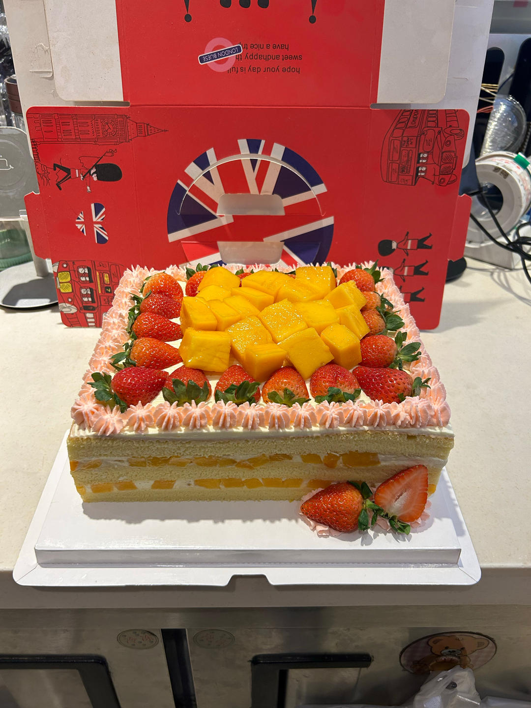 方形水果夹层蛋糕