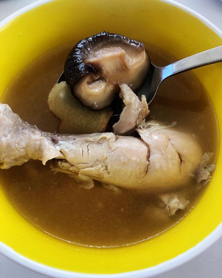 香菇炖鸡汤