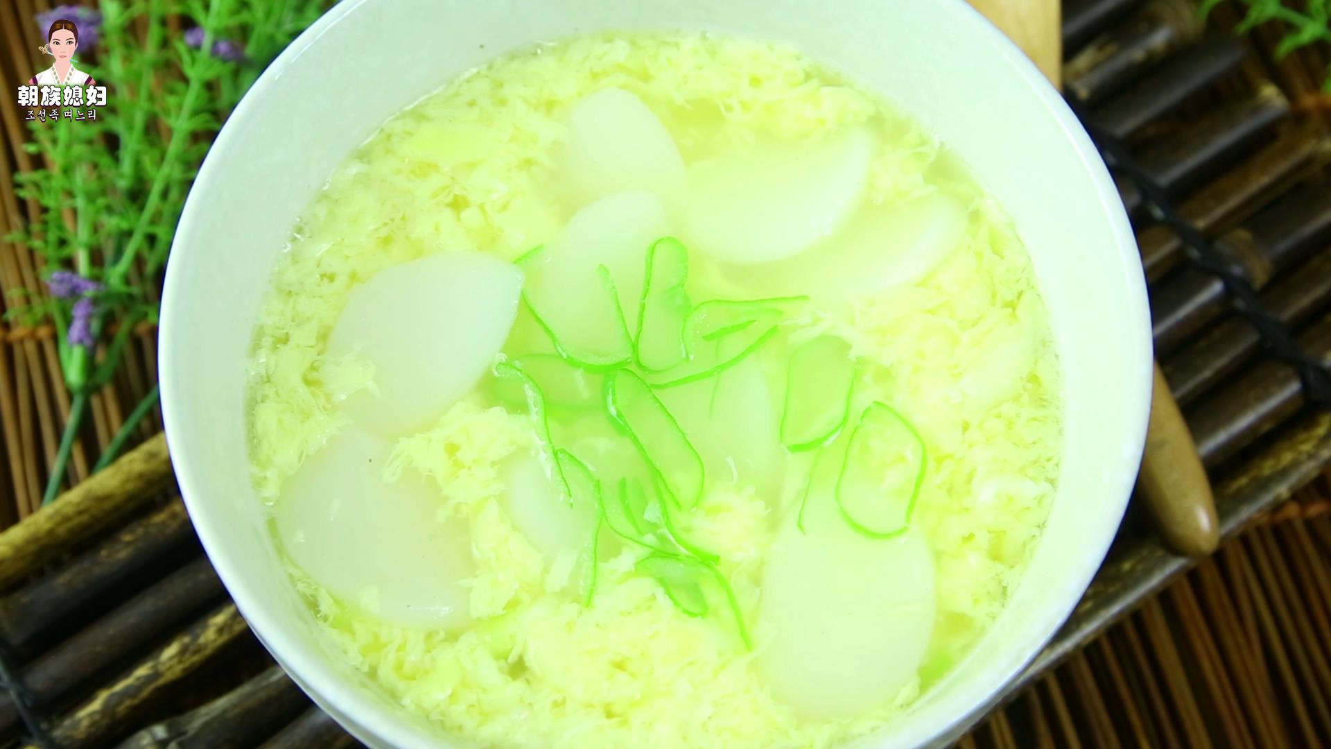 韩式鳀鱼年糕汤的做法