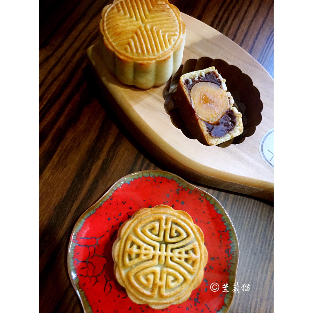 广式月饼—蛋黄莲蓉月饼