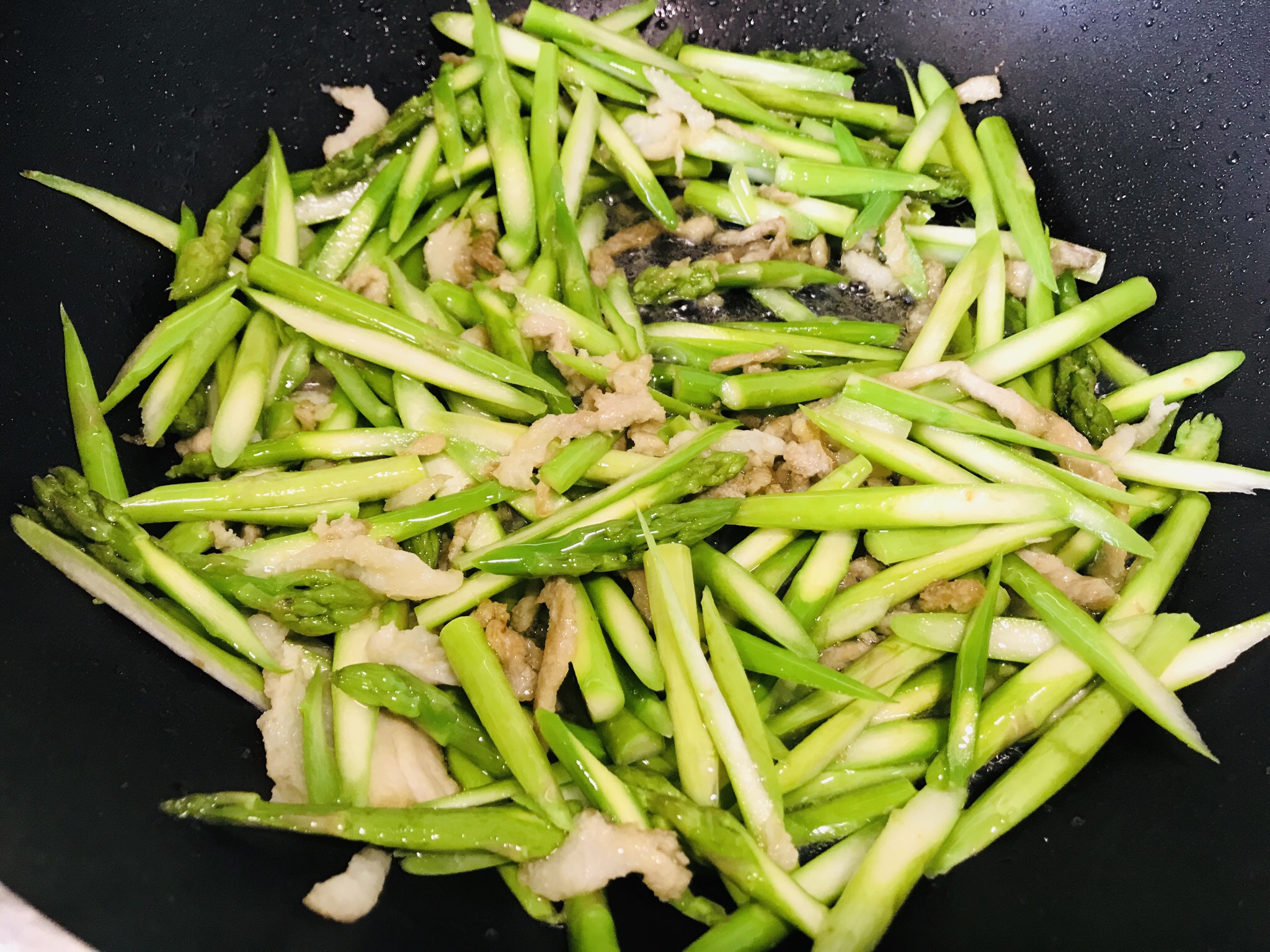 超级简单又好吃的芦笋炒肉丝的做法 步骤4