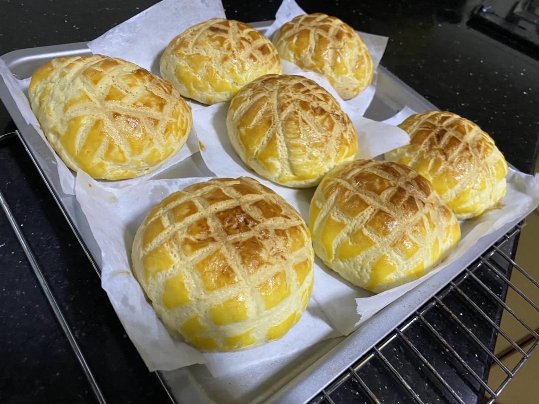 好吃到炸裂的港式菠萝包（附带制作酥皮的小视频）