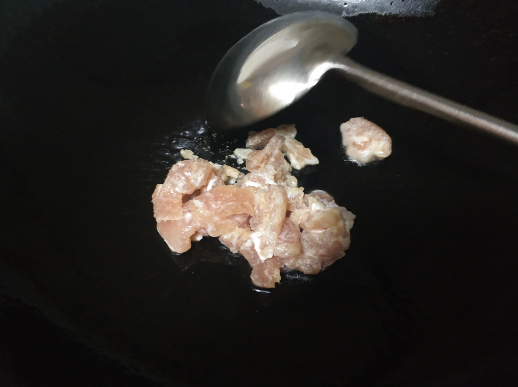 快手菜香菇肉片的做法 步骤2