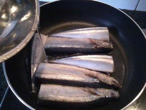 香煎秋刀鱼（无油减肥版！）的做法 步骤2