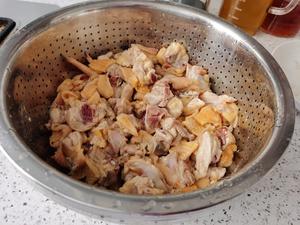 砂锅焖鸡（不放一滴水）的做法 步骤1
