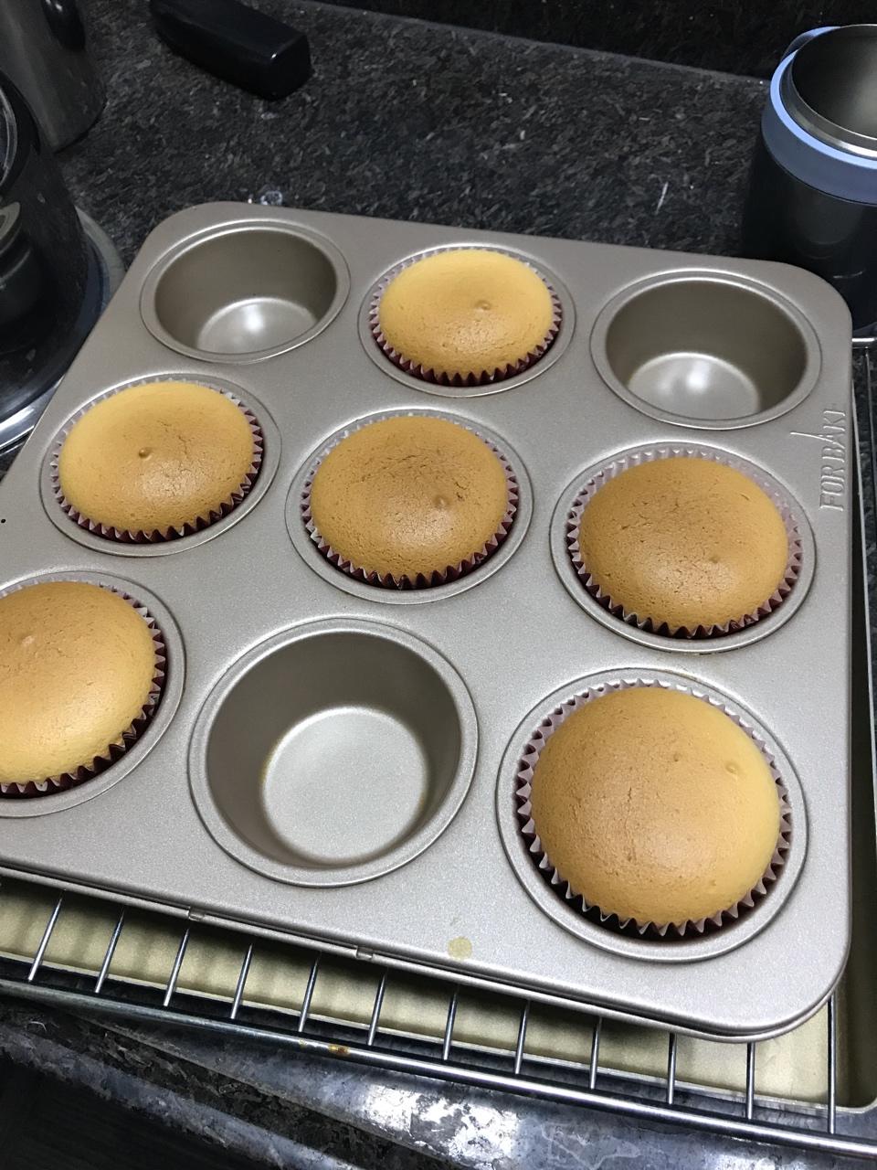 戚风杯子蛋糕^_^不开裂不回缩喔～