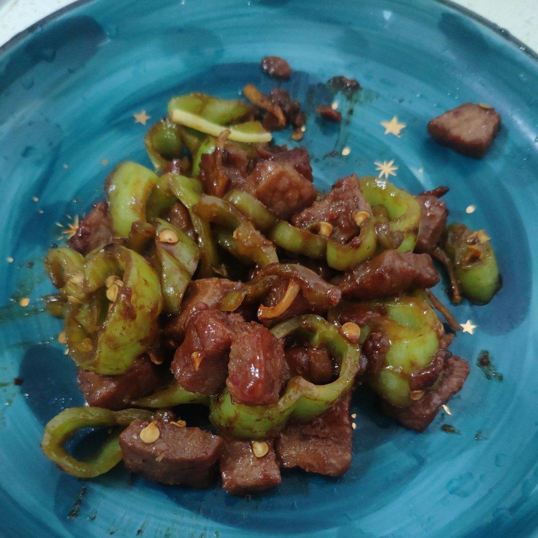 青椒牛肉这样炒，嫩滑多汁，比饭店做的都香