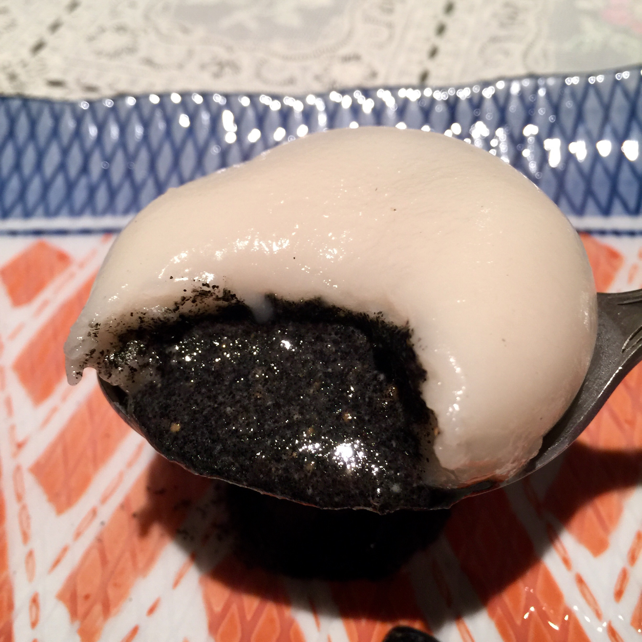 花生黑芝麻汤圆