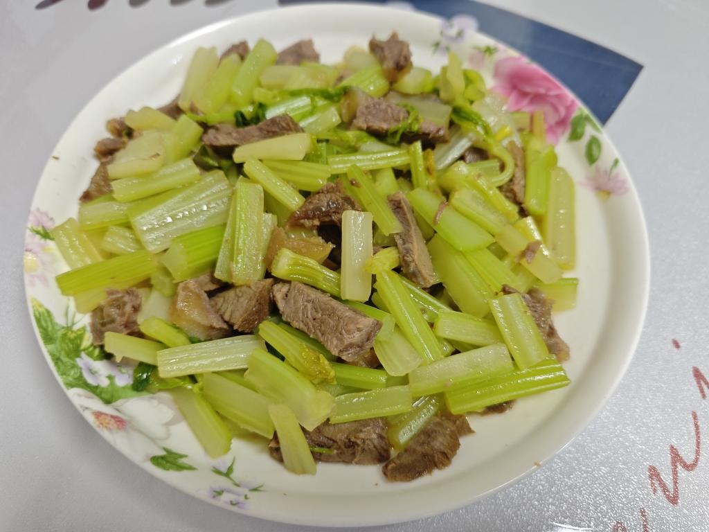 西芹炒牛肉
