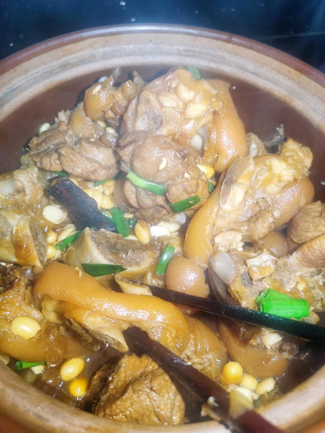 流口水的黄豆炖猪蹄