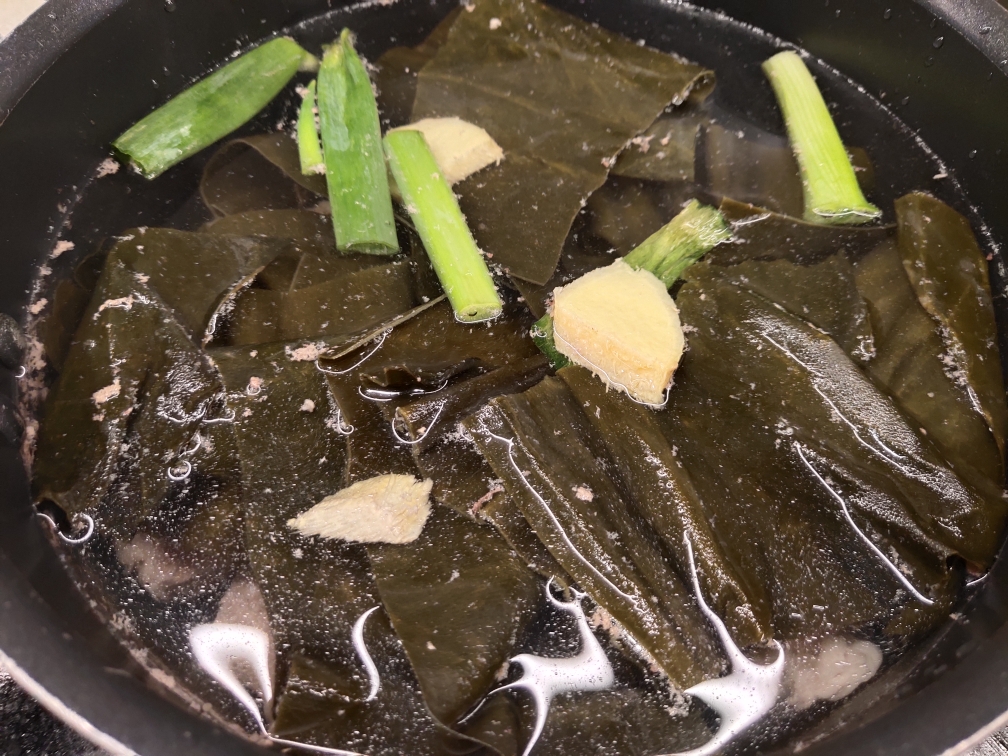 留学生必备汤品--排骨海带汤的做法 步骤4