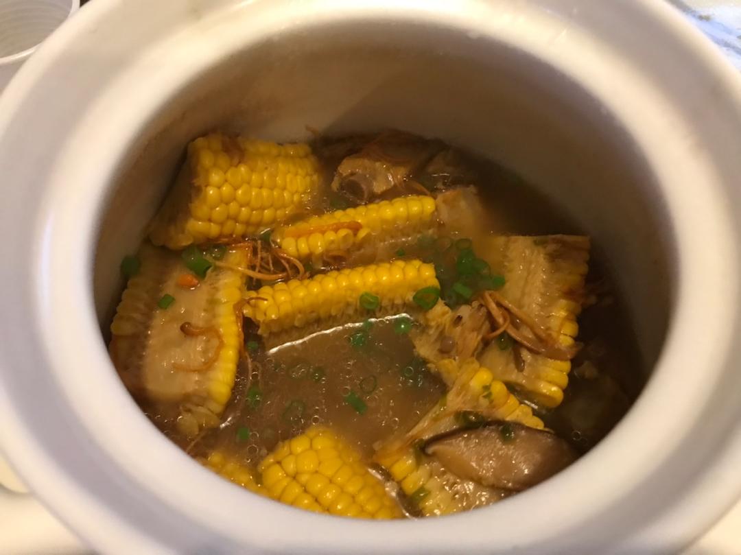 虫草花玉米排骨汤