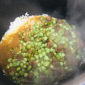 好吃的腊肠饭/豆角，豌豆系列的做法 步骤7