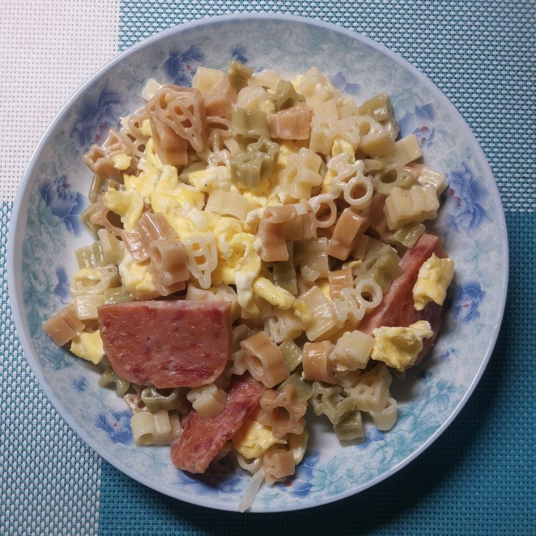 午餐肉蛋炒螺旋意面