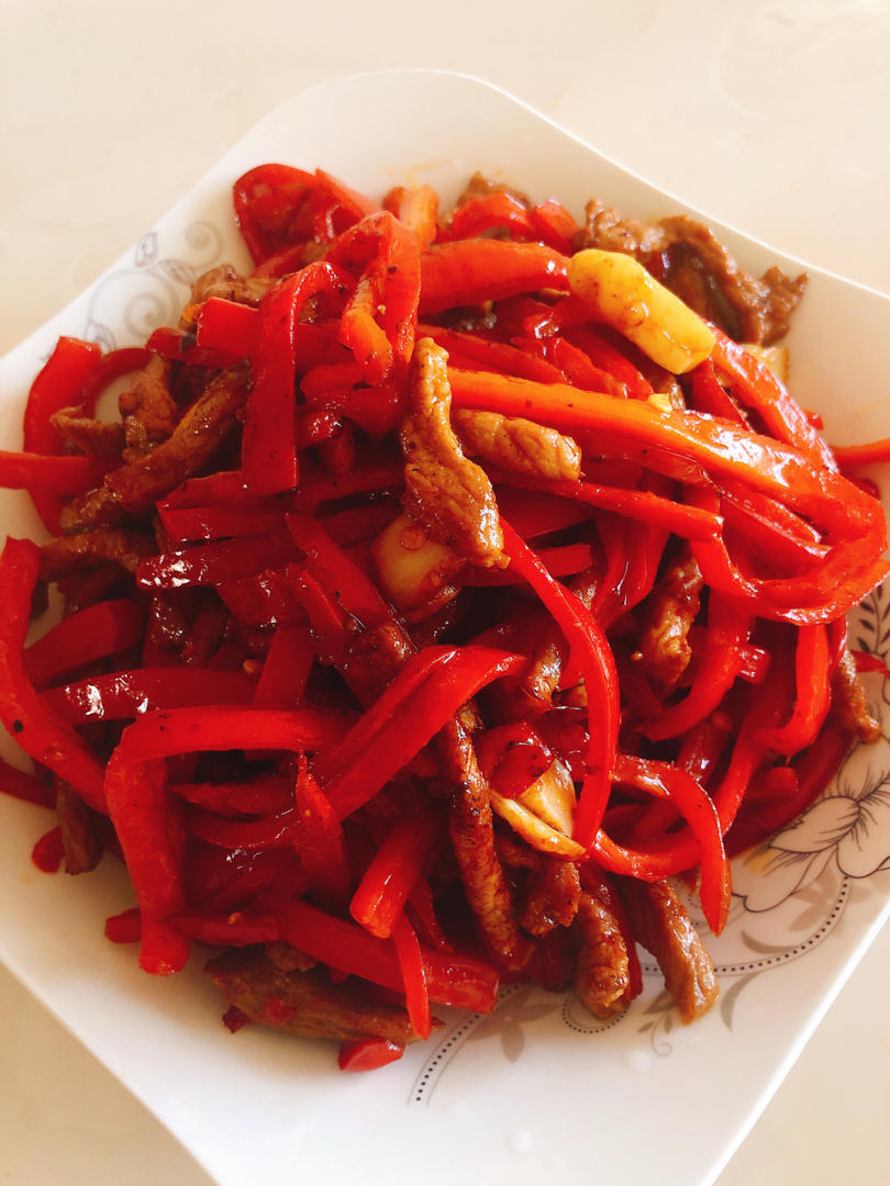 gogo淩爷做的红椒肉丝(甜椒肉丝)