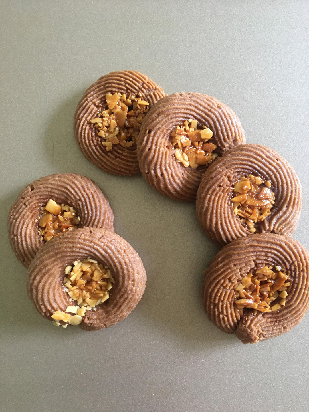 焦香酥脆的罗马盾牌饼干